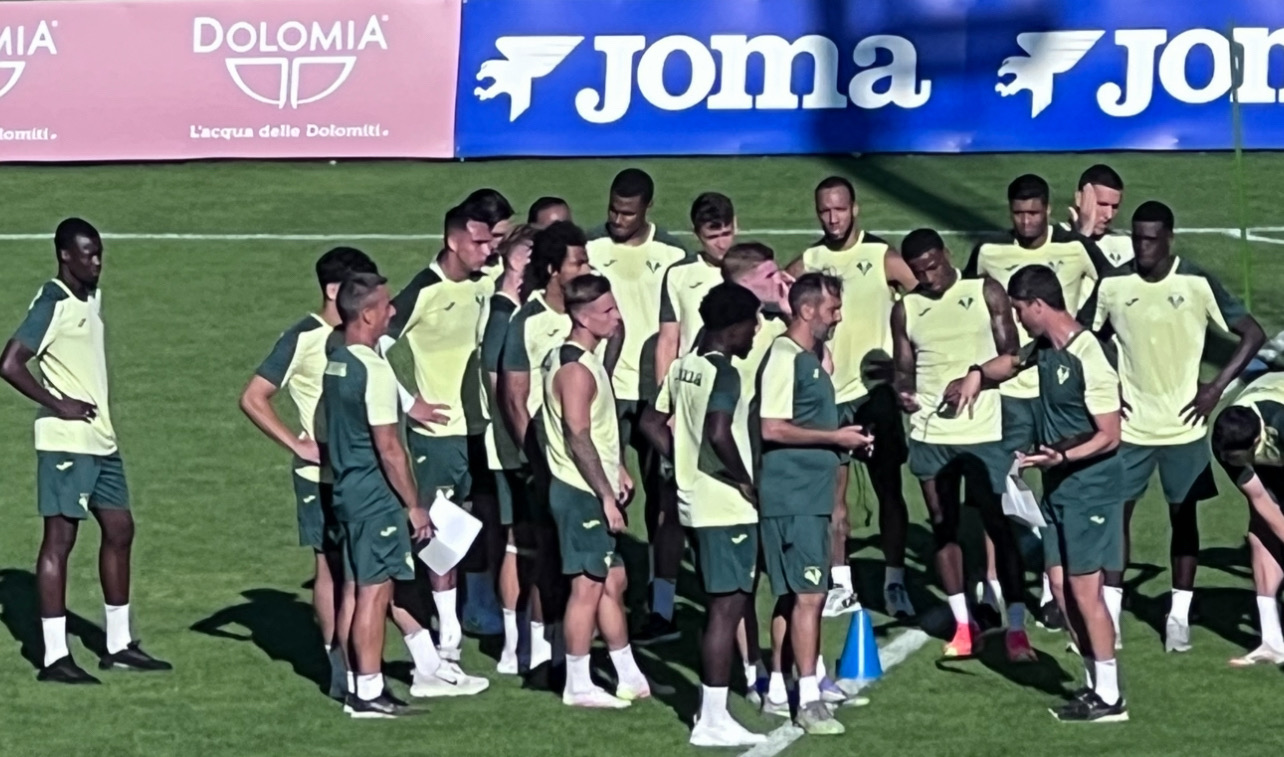 Hellas Verona, doppio allenamento per i gialloblù. Nel pomeriggio la presentazione di Nunez e Yellu