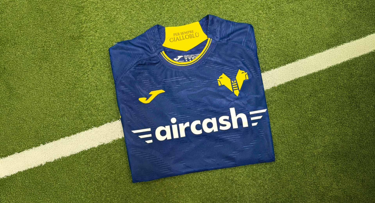 Aircash è il nuovo Main Jersey Partner dell'Hellas Verona per la stagione 2025/26