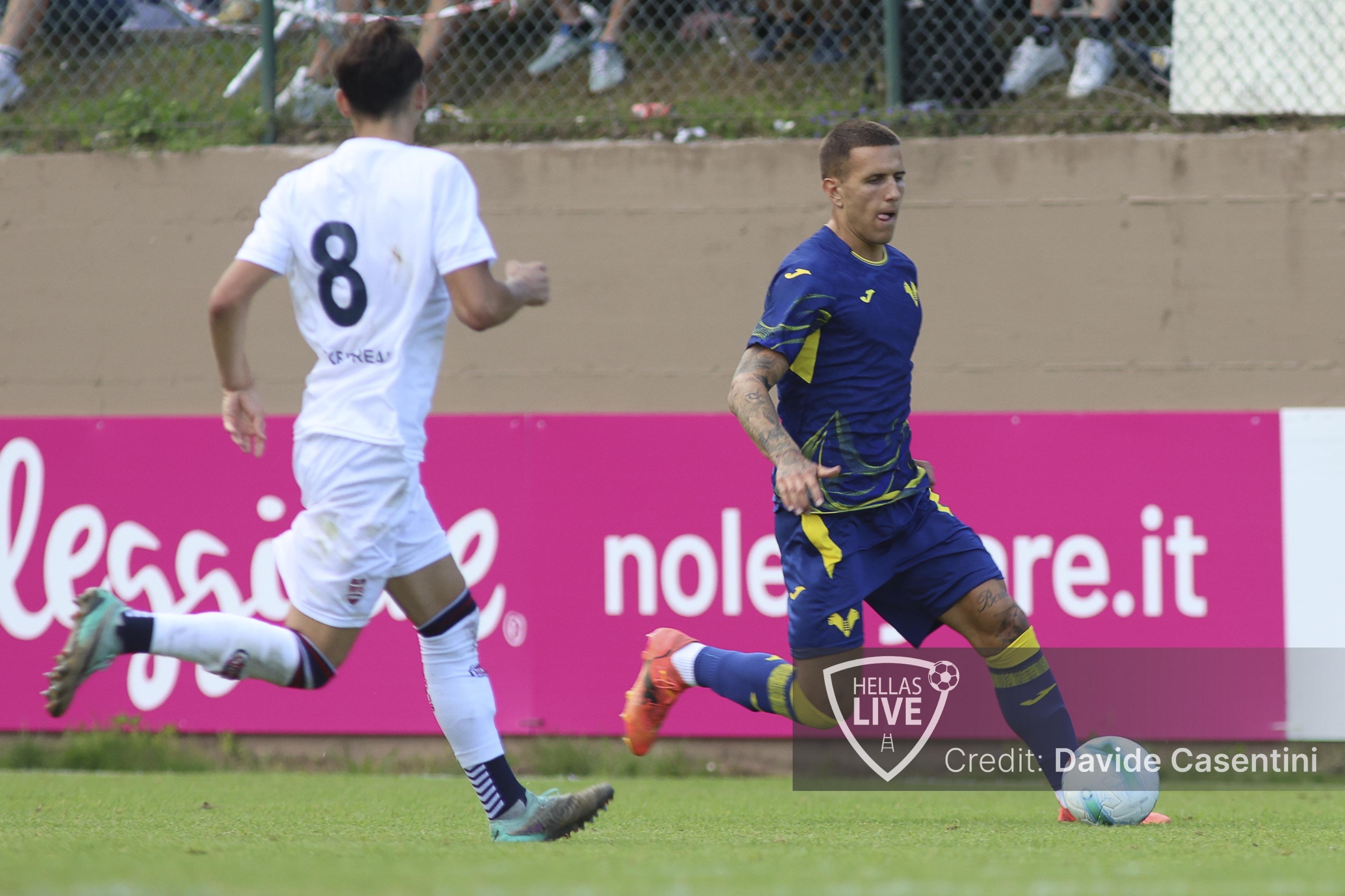 Hellas Verona, Calabrese in prestito alla Carrarese