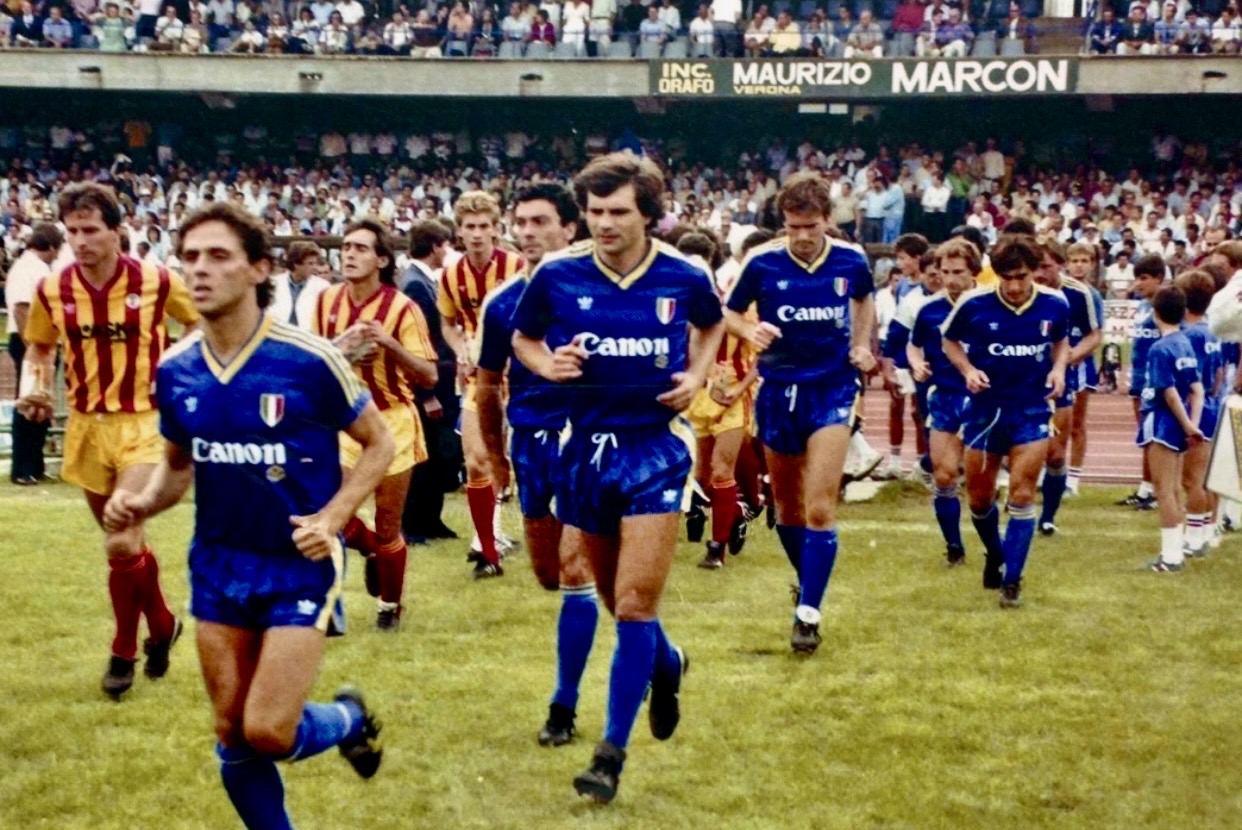 8 settembre 1985, l'esordio assoluto in Serie A del Lecce allo stadio Bentegodi di Verona contro i campioni d’Italia