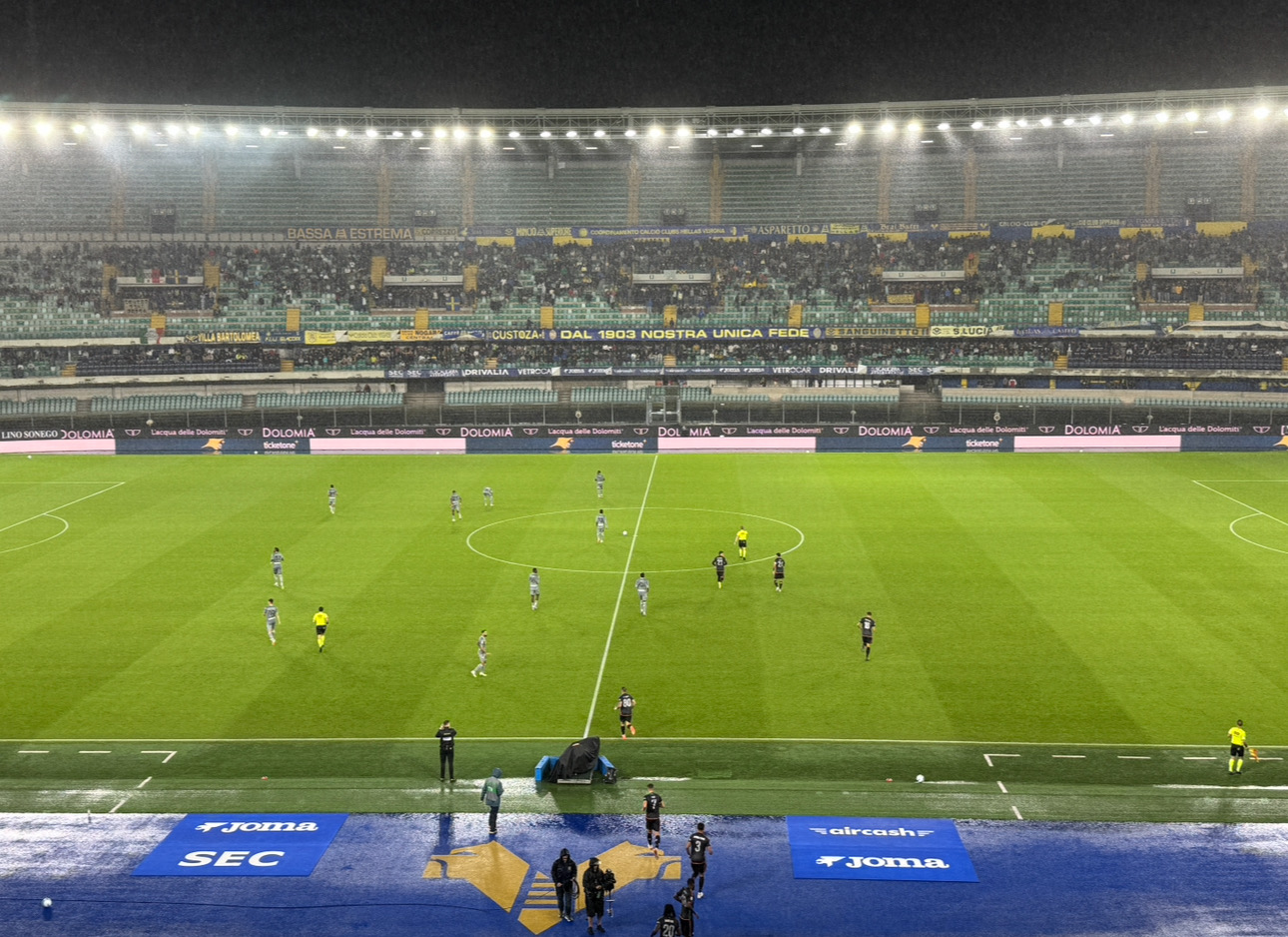 Coppa Italia. Hellas Verona-Venezia 0-0. Il gioco riprende dopo 15’ di interruzione causa maltempo