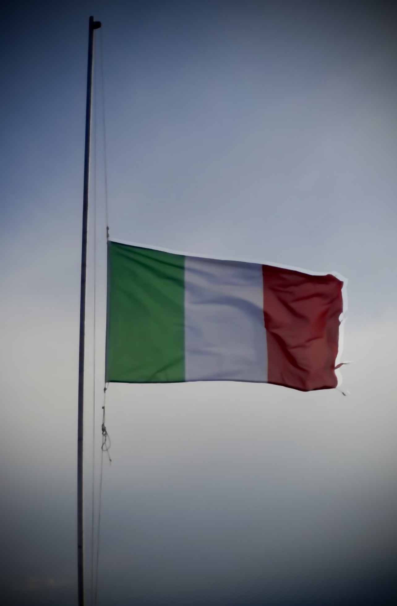 Tragedia Castel d’Azzano, lutto regionale per tre giorni e nel giorno delle esequie dei Carabinieri caduti in servizio