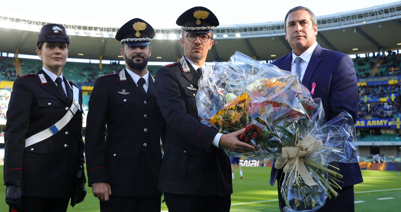 Como-Hellas Verona, all’asta le maglie dei gialloblù per i familiari delle vittime di Castel d'Azzano