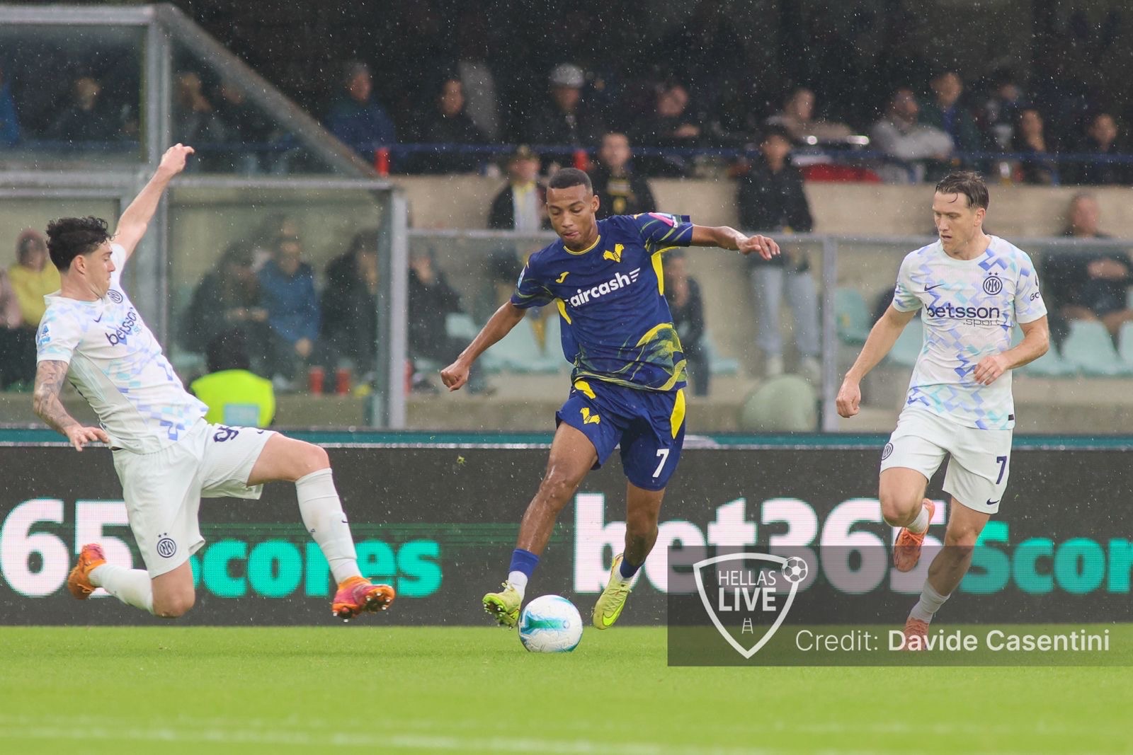 Pagelle gialloblù. Hellas Verona-Inter 1-2