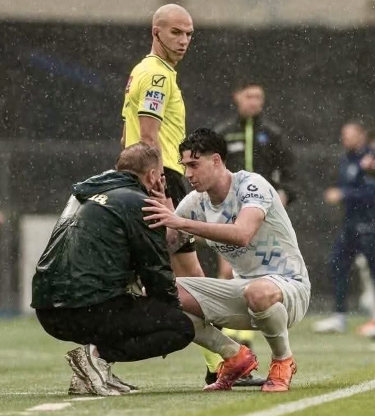 Verona-Inter 1-2, Bastoni consola Zanetti. Un’immagine che fa bene al calcio