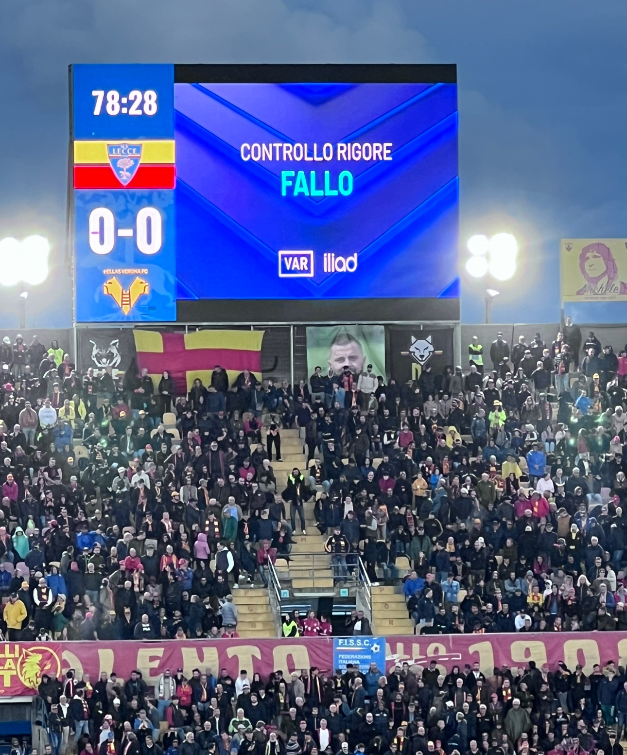 Lecce-Hellas Verona 0-0. Rocchi: “Giusto revocare il rigore per il contatto tra Bella-Kotchap e Camarda”