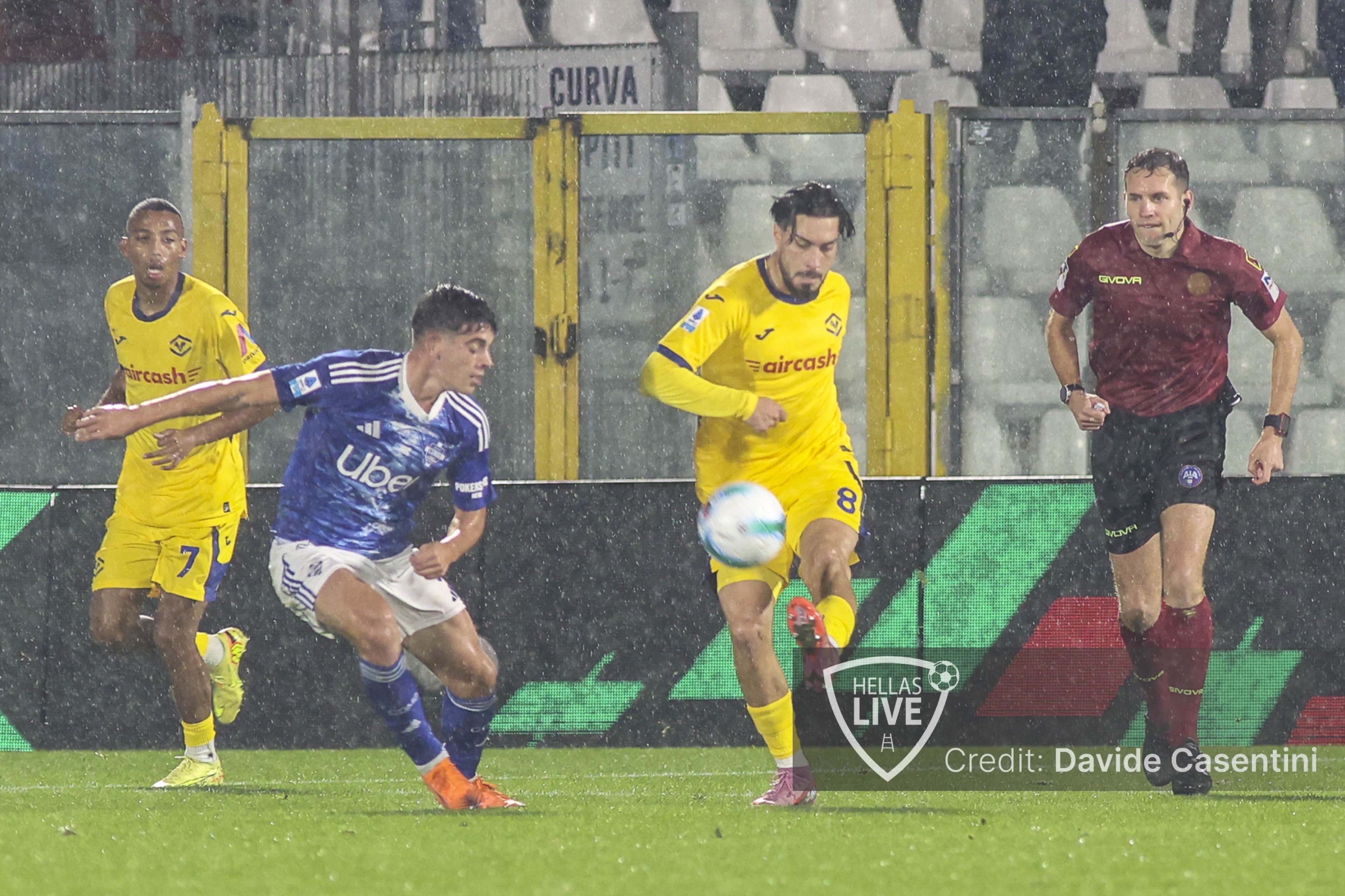 Hellas Verona, terapie conservative o intervento per Serdar