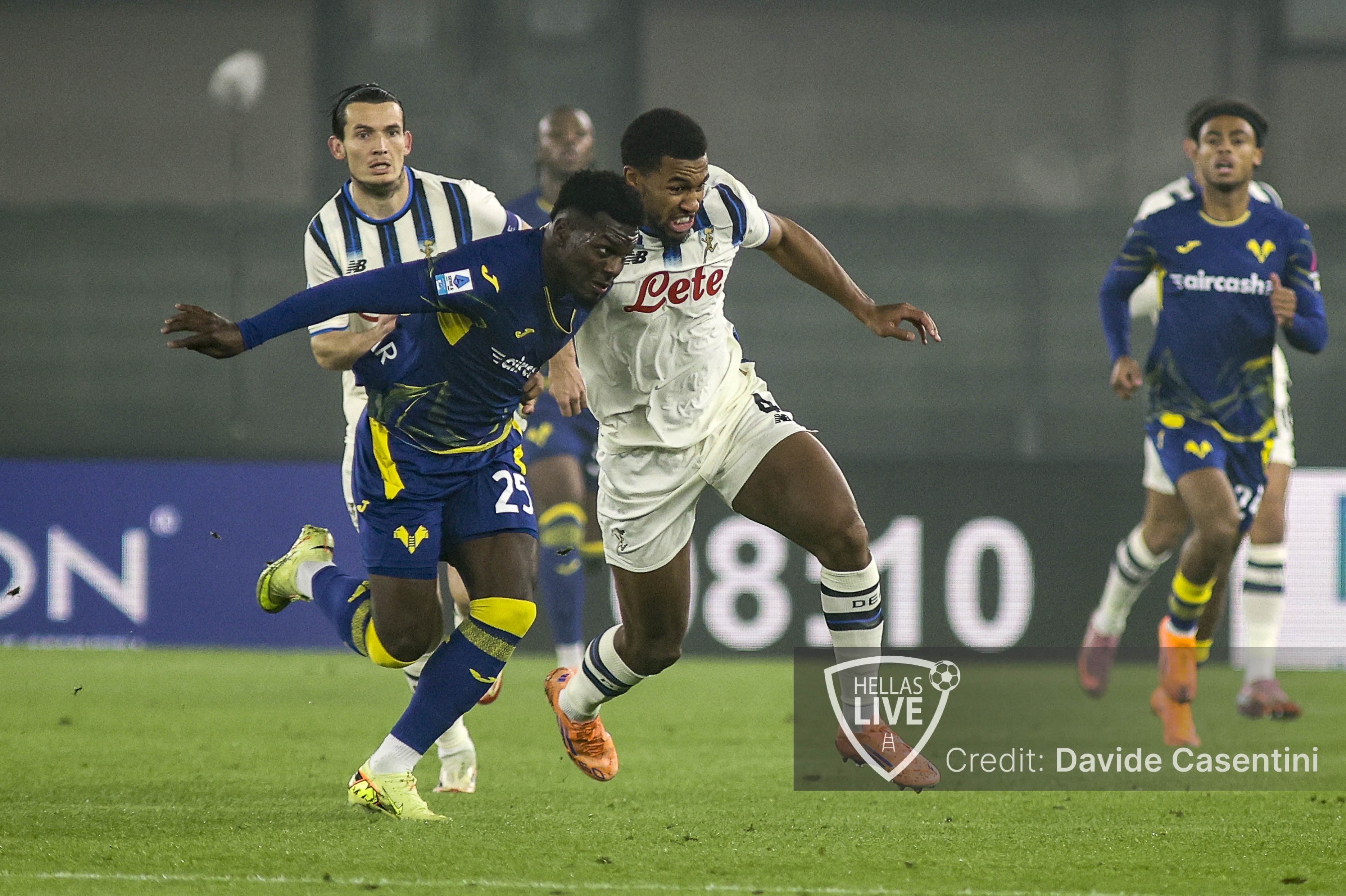 Hellas Verona, Mosquera in dubbio contro la Fiorentina. Ballottaggio Orban-Sarr in coppia con Giovane