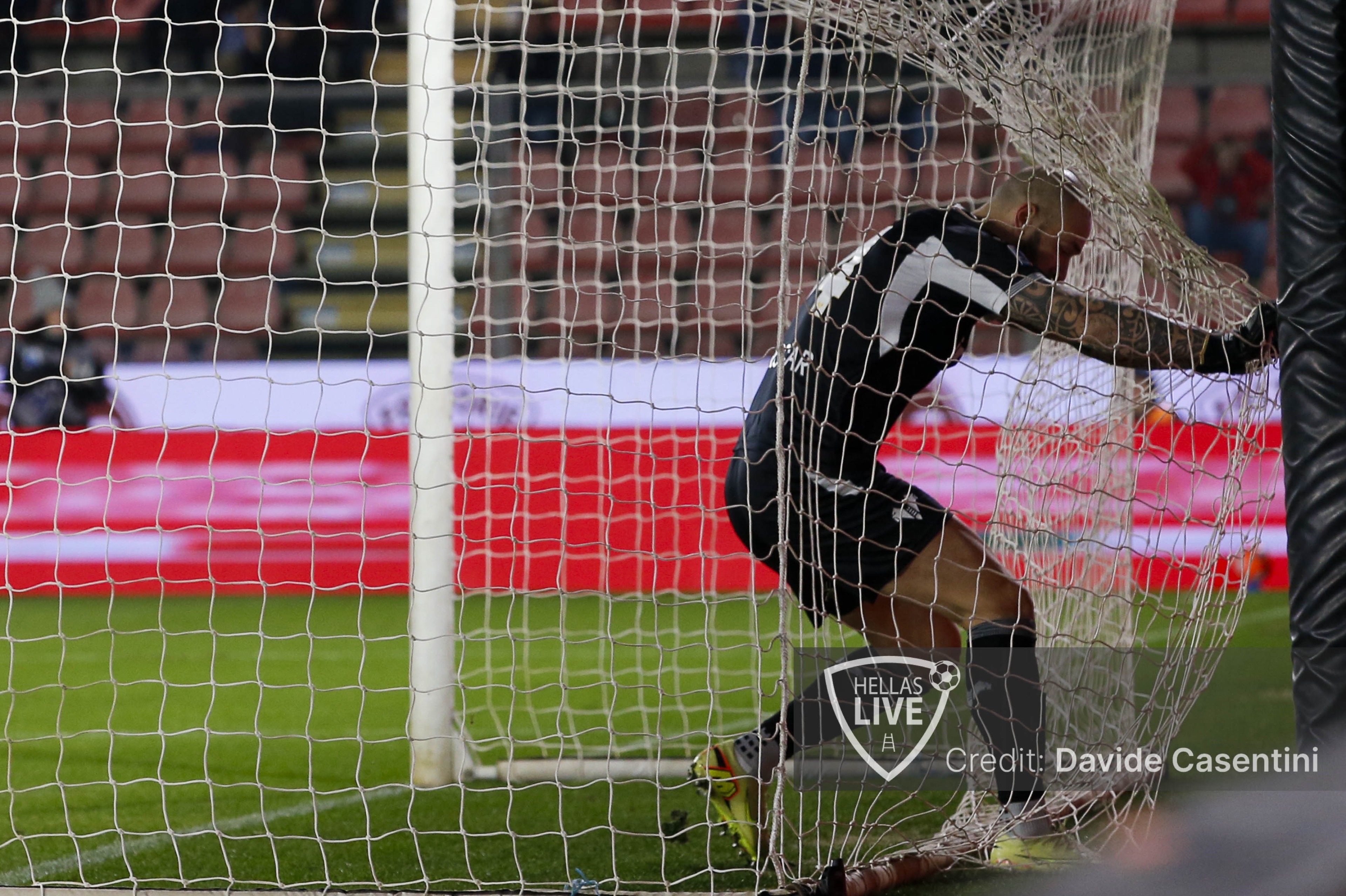 Pagelle gialloblù. Cagliari-Hellas Verona 4-0