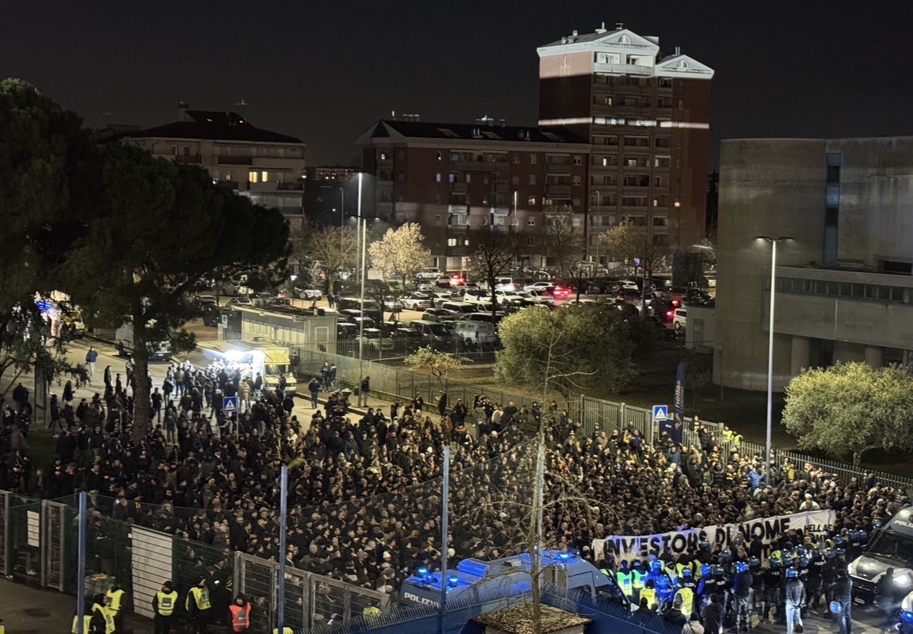 Contestazione fuori dal Bentegodi dopo Hellas Verona-Pisa 0-0. Investors di nome… ma non di fatto. Hellas Army