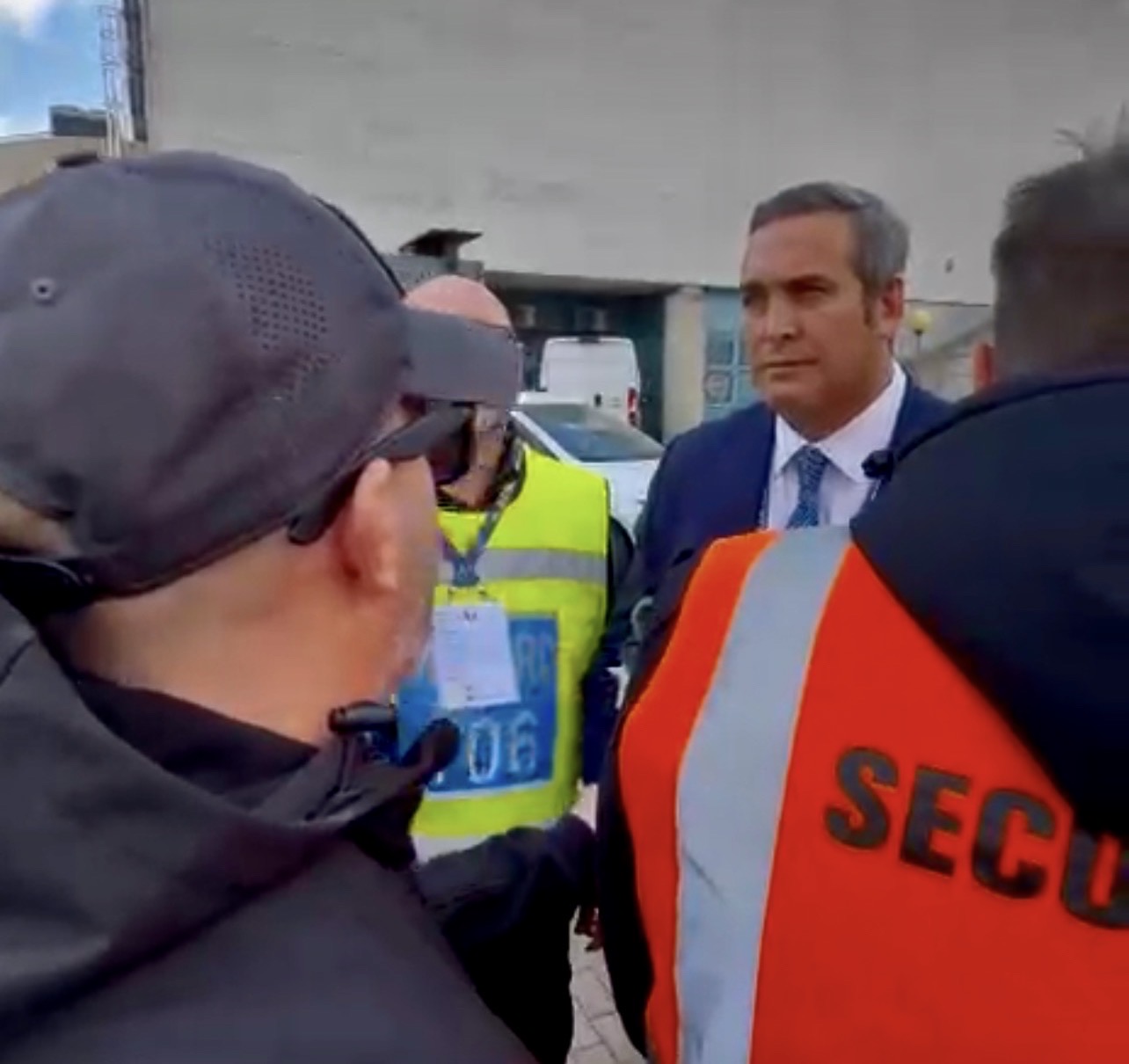 Hellas Verona, confronto Zanzi ed alcuni tifosi gialloblù dopo la sconfitta col Genoa