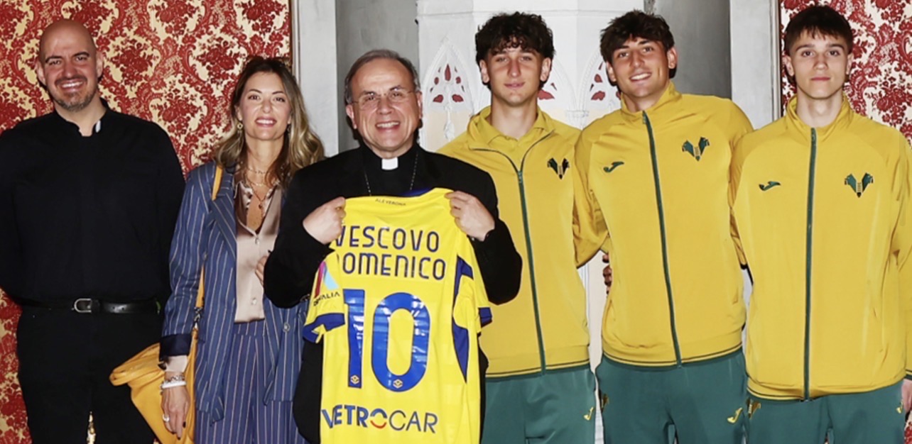 Hellas Verona in visita al Vescovo Pompili per gli auguri di Pasqua