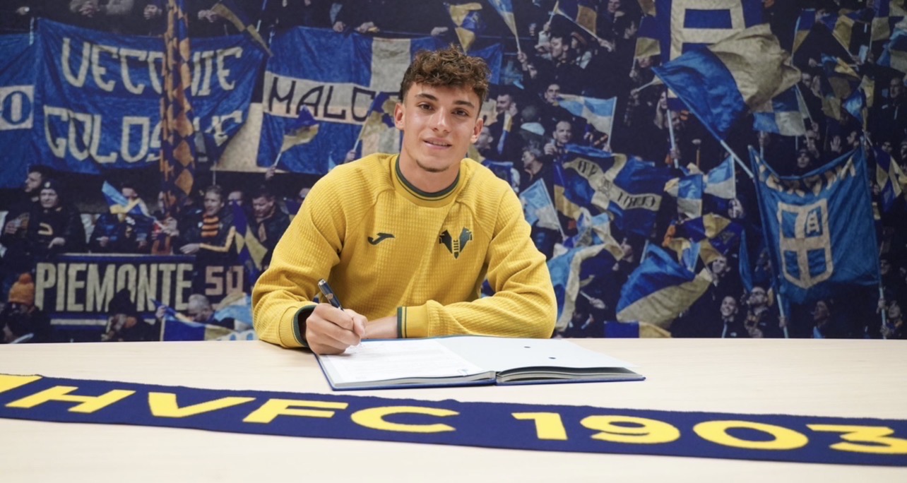 Hellas Verona, primo contratto da professionista per Casagrande. Firma sino al 30 giugno 2028