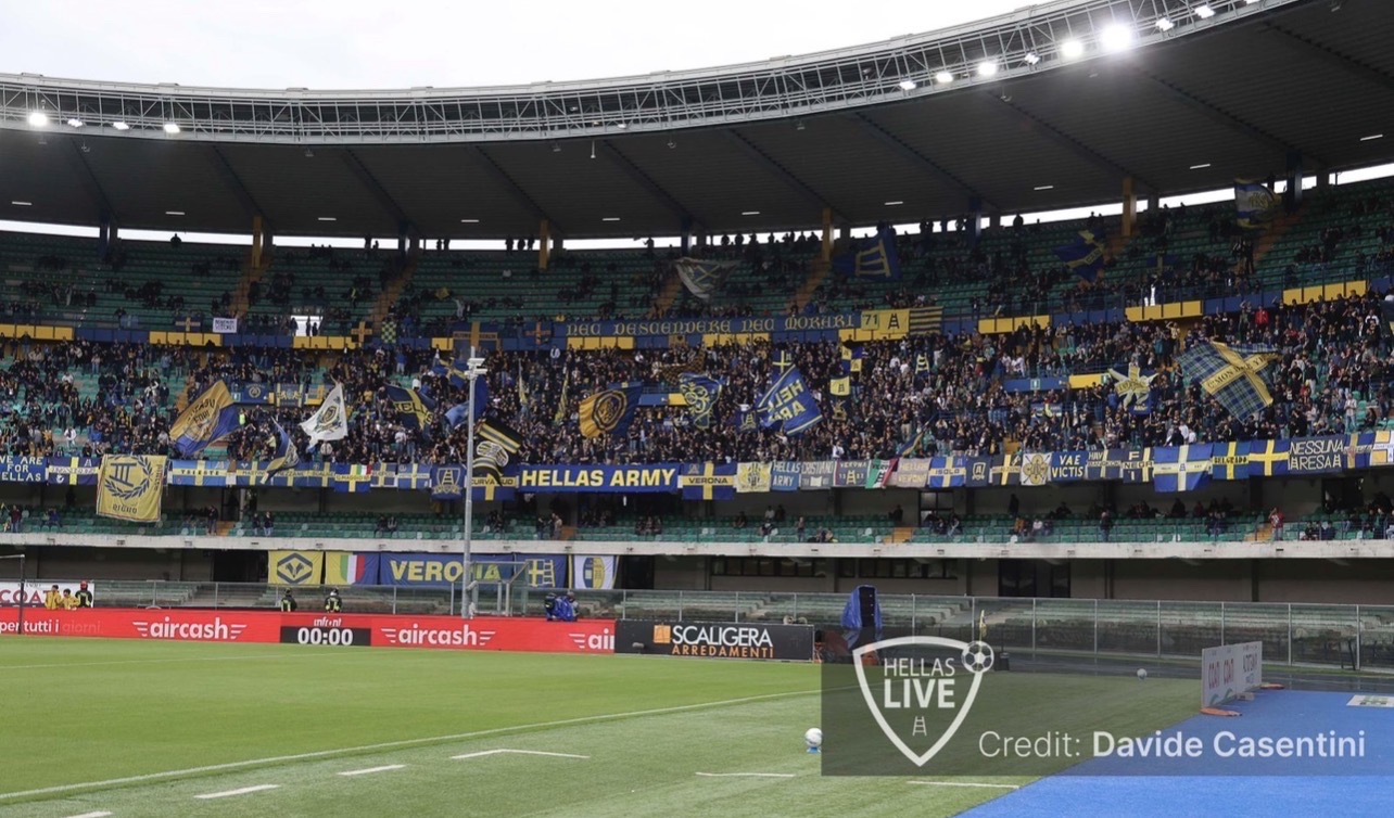 Giudice Sportivo. Hellas Verona, 2.000 euro di multa al club gialloblù per lancio di numerosi rotoli di carta nel recinto di giuoco
