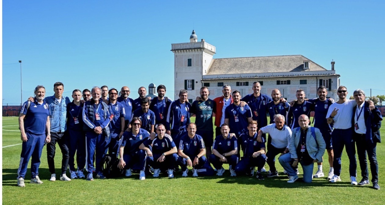 Gli allievi del Master UEFA Pro ospiti del Genoa per due giorni di stage. Presente Sammarco