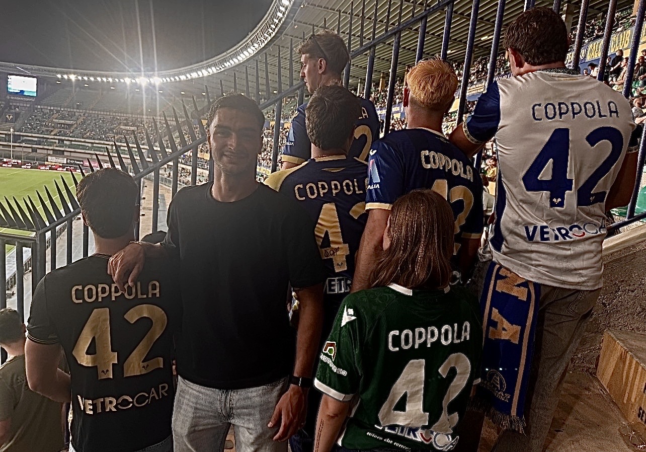 Hellas Verona-Roma, Coppola in Curva Sud allo stadio Bentegodi