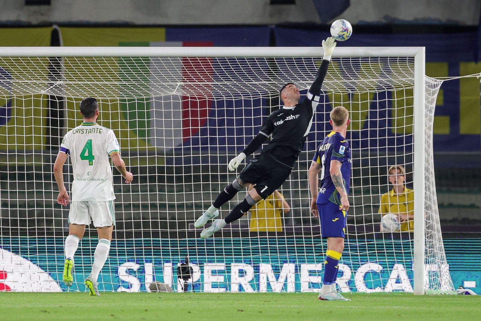 Pagelle gialloblù. Hellas Verona-Roma 0-2