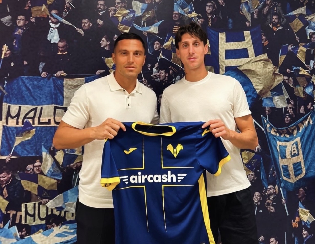 Hellas Verona, agente Mulattieri: “Una firma importante e un'altra battaglia da vincere insieme. Forza bomber”. Contratto sino al 2030