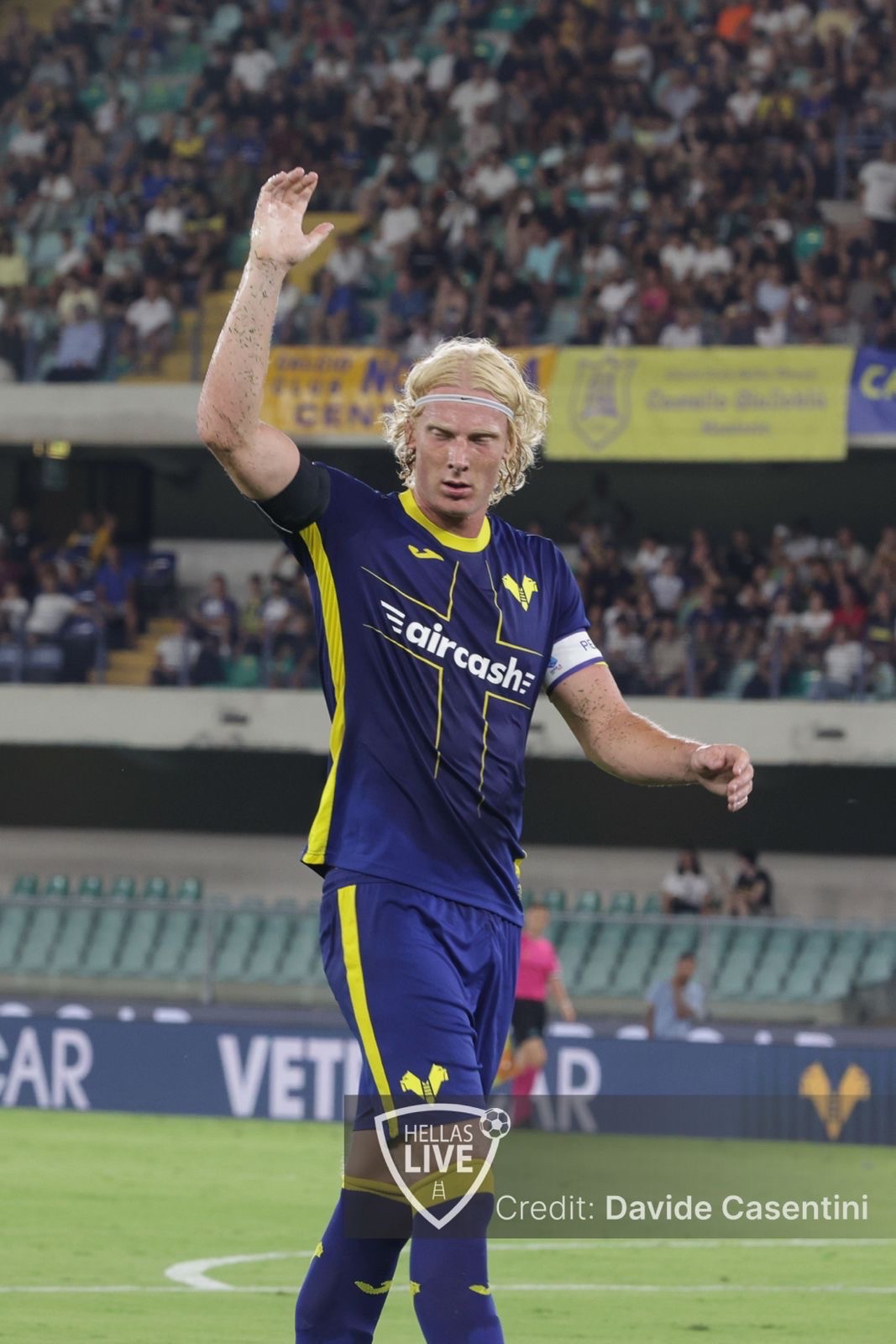 Edmundsson: “Passare il turno era importante. Essere il capitano dell’Hellas Verona è un onore ed una responsabilità”