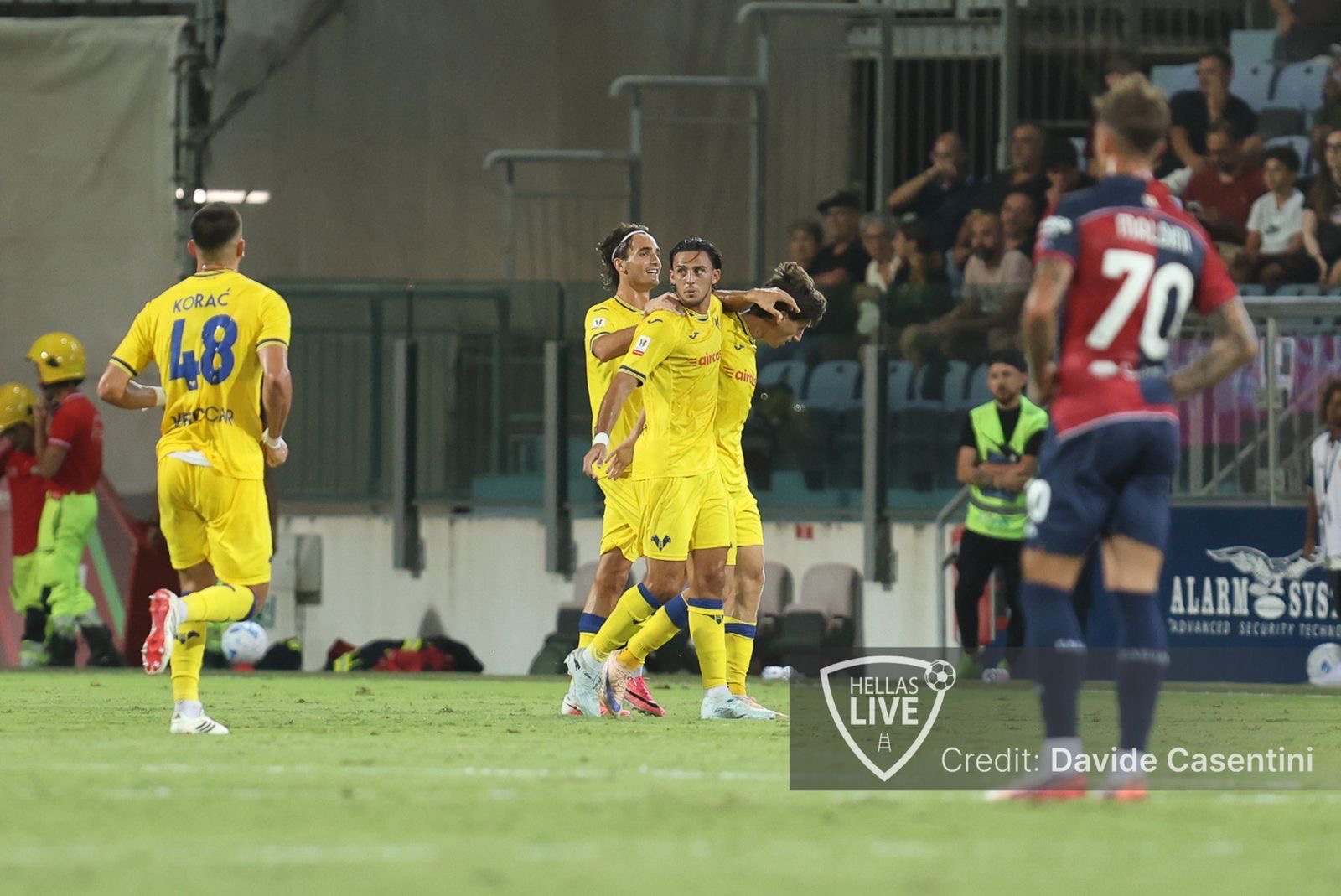 Coppa Italia. Cagliari-Hellas Verona 1-2, gol di Mulattieri a tre minuti dal 90’