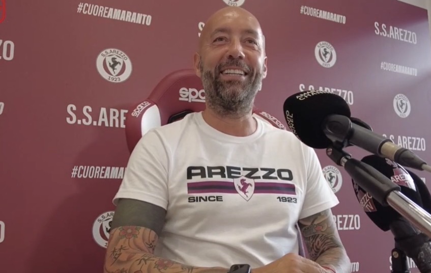 Arezzo, Bucchi: “Grande rispetto per l’Hellas. A Verona con personalità e coraggio”