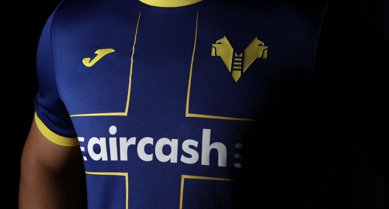 Hellas Verona Foundation, all’asta le maglie dei gialloblù a sostegno di Casa Insieme a Voi
